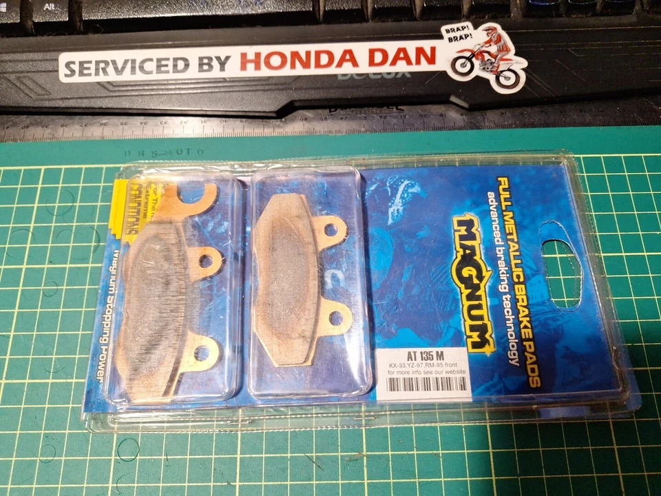 Pastillas de freno delanteras KX KLX KVF YZ RM DR TT WR YFZ Magnum AT 135 M para 1987-2021 Foto 2 de 4