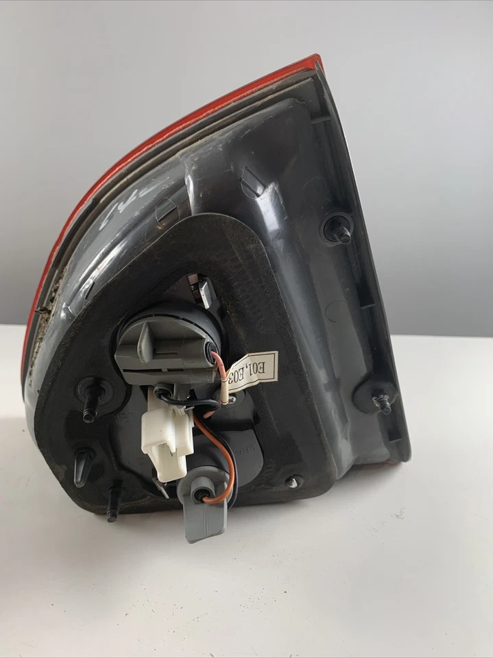 2007-2012 Hyundai Veracruz Rear Right Passenger Trunk Interior Light Taillight  - Image 2 of 4