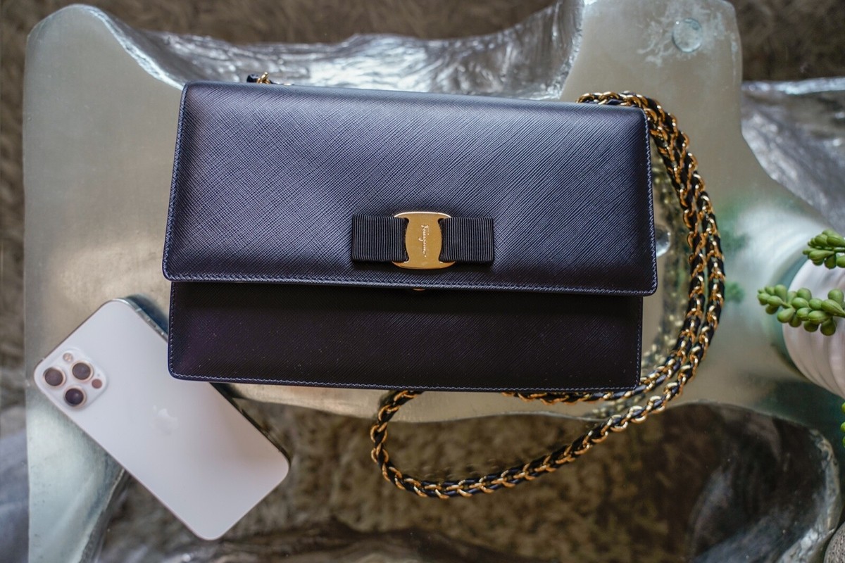 Salvatore Ferragamo Black Negro with Bow Large Ginny Leather Salvatore Ferragamo Black Negro with Bow Large Ginny Leather