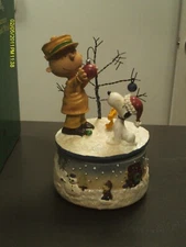PEANUTS Woodland musical  plays 'O Christmas Tree'  2007 Peanuts Worldwide LLC