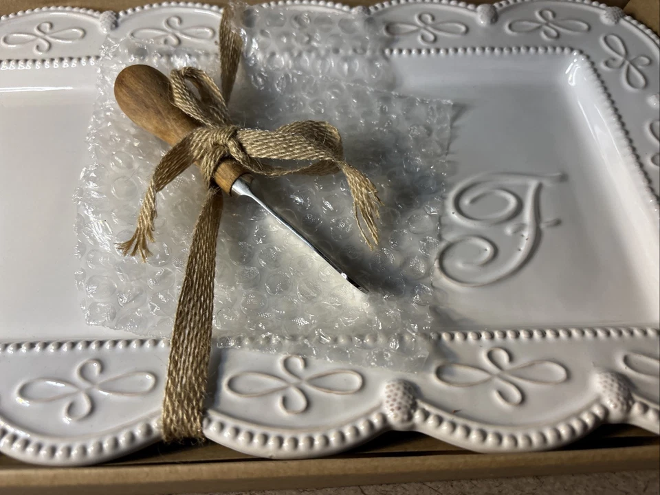 MUD PIE "F" INITIAL DECORATIVE HOSTESS TRAY SET WITH SPREADER IN GIFT RIBBON - Image 2 of 4
