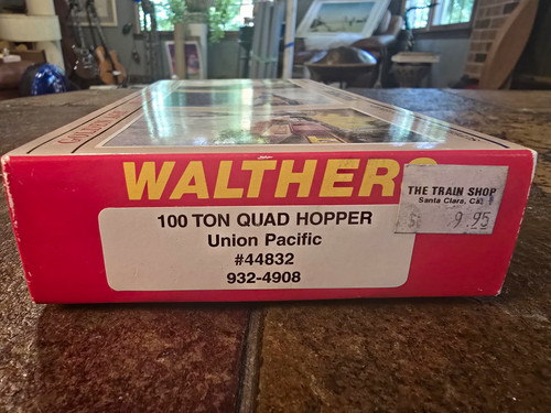 Kit de tolva cuádruple Union Pacific #44832 escala HO Walthers 932-4908 | Condition: New