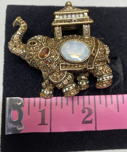 AUTHENTIC SIGNED HEIDI DAUS OPEQUE & CITREAN CRYSTAL ELEPHANT BROOCH PIN - Picture 8 of 8