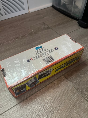 1995 Topps Baseball Complete Factory SEALED Set Of 677 Cards, Series 1 & 2 - Picture 2 of 3