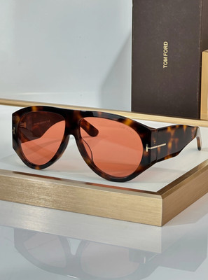 Tom Ford Bronson TF1044 60 12-140 Unisex Sunglasses Dark Havana/Tea
