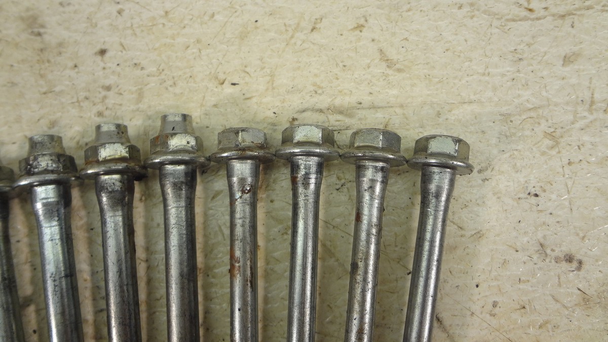 1986 Kawasaki ZX1000 Ninja GPz ZX-1000 KM135-1. cylinder head