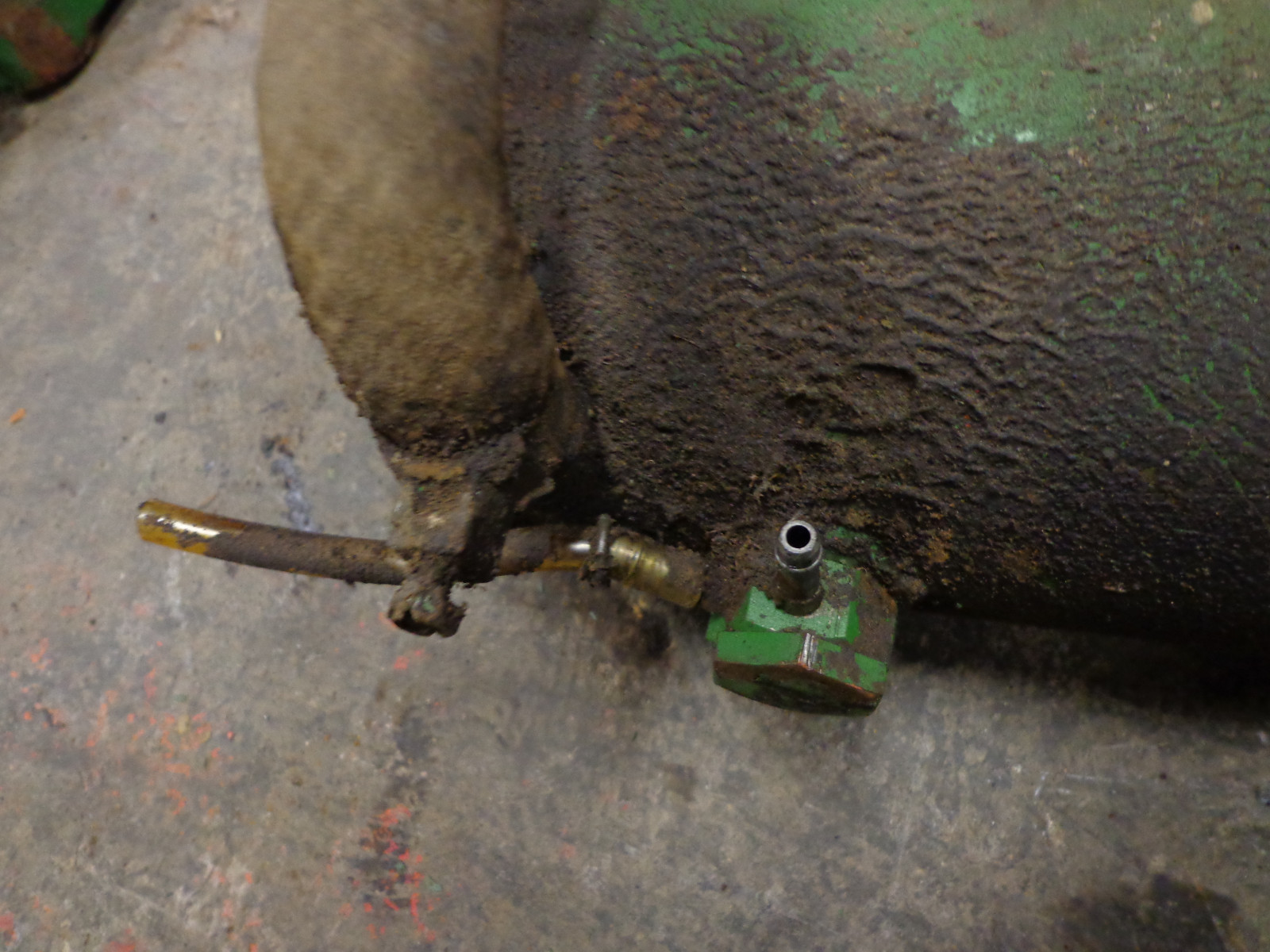 John Deere 1020 2020 1520 2030 2630 2440 2640 Hydraulic reservoir