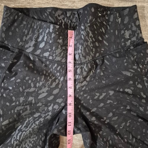 Women's LIVI Active Leggings Size 18/20 Black Gray Animal Print - Picture 4 of 7