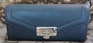 michael kors kinsley wallet