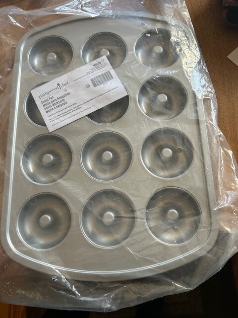 Pampered Chef Donut Pan Bakes 12 Doughnuts Muffins Brownies Pancakes
