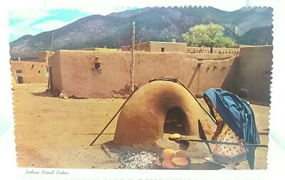Vintage Postkarte Indische Dame backt Brot in einem Tonofen New Mexico Südwesten