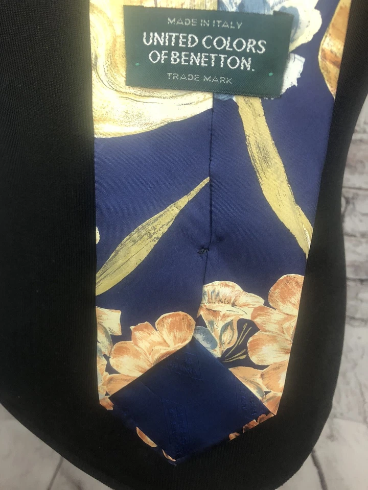 Corbata floral de seda Benetton para hombre Italia azul amarillo beige blanco verde usada en excelente estado Foto 3 de 4