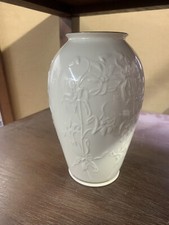 Lenox Masterpiece Vase 7 Inches Embossed Lillies Gold Trim MINT Made in USA
