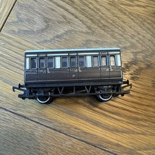 Hornby OO Gauge R016-060 LMS Brown Coach