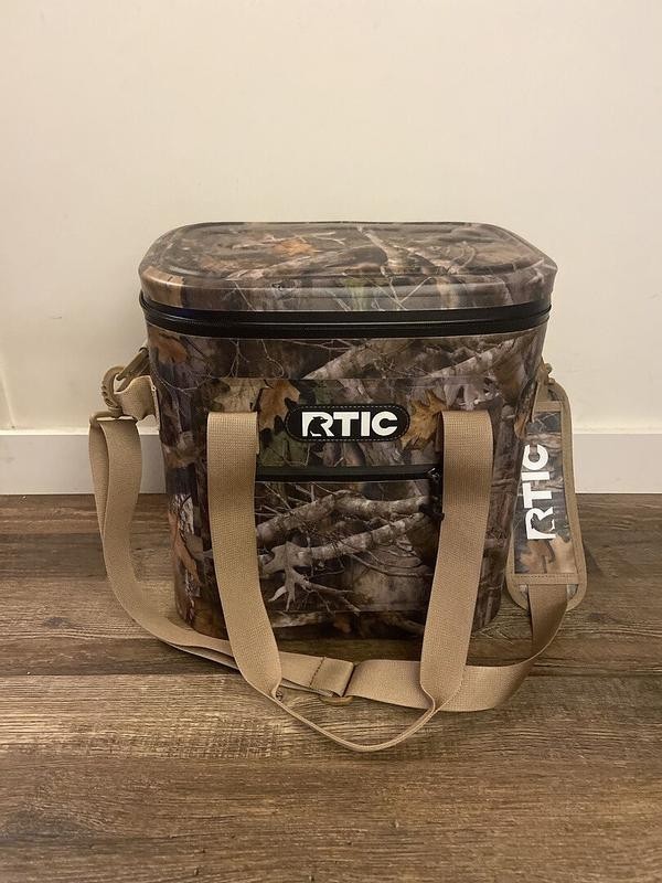 Camo 30 Can Insulated Leakproof Portable Ice Chest Bag
