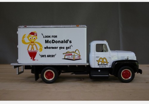 First Gear McDonald's 1957 International R-190 Dry Goods Van 1:34 NEW 19-1797 - Picture 8 of 8