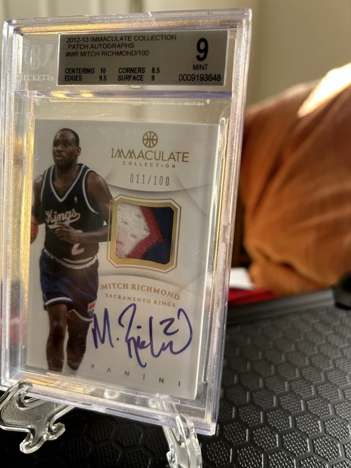 Parche Mitch Richmond Immaculate Game Worn Auto BGS 9 Auto 10/100 Foto 2 de 3