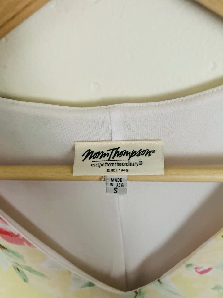 Винтажное женское маленькое платье с цветочным узором Norm Thompson сделано в США шелковистое мягкое - Изображение 2 из 3