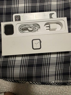 Apple Watch Series 4 44mm Space Gray Aluminum Black Silicone Band Water-Resista 