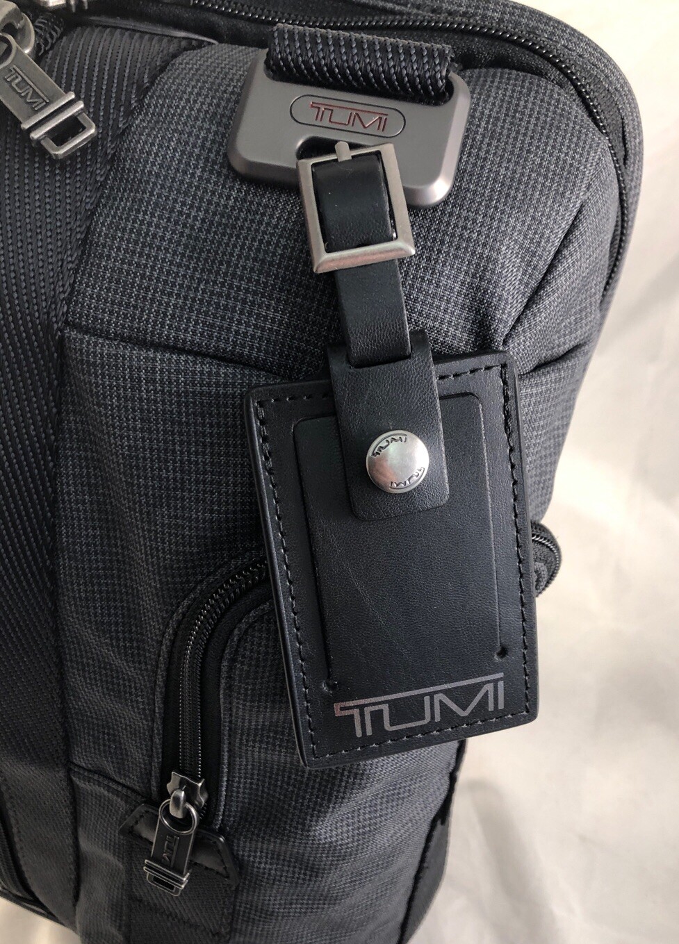 tumi morado sling