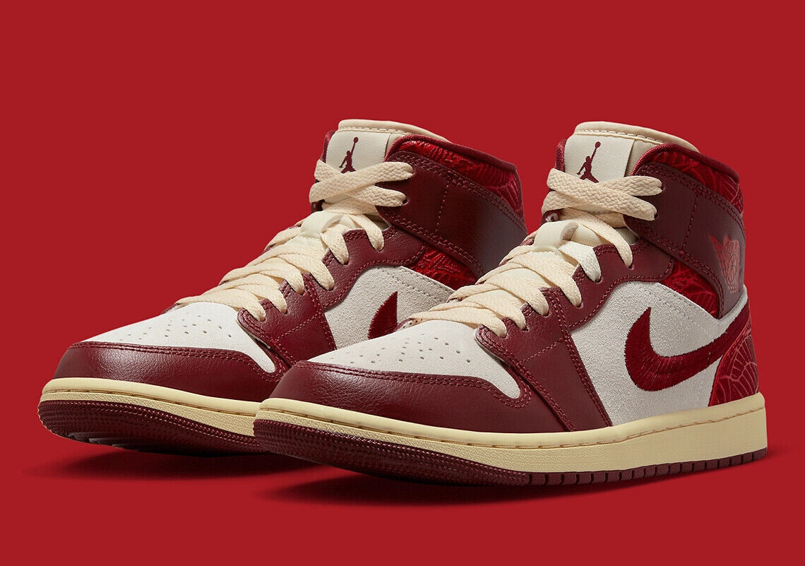 Air Jordan 1 Mid Men's Shoes. Nike LU