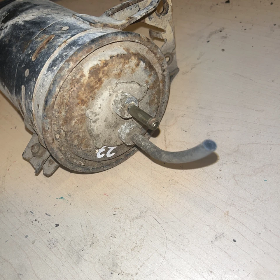 Toyota Pickup 4Runner 1984-1989 OEM bote de carbón de vapor combustible 77740-35160 Foto 3 de 4