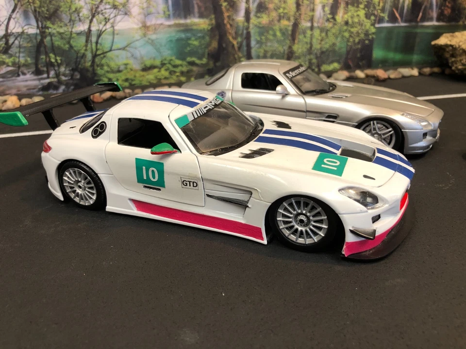 DOS COCHES DIECAST MERCEDES BENZ SLS AMG 1/24 imperfectos, sin caja NewRay y MotorMax Foto 3 de 4