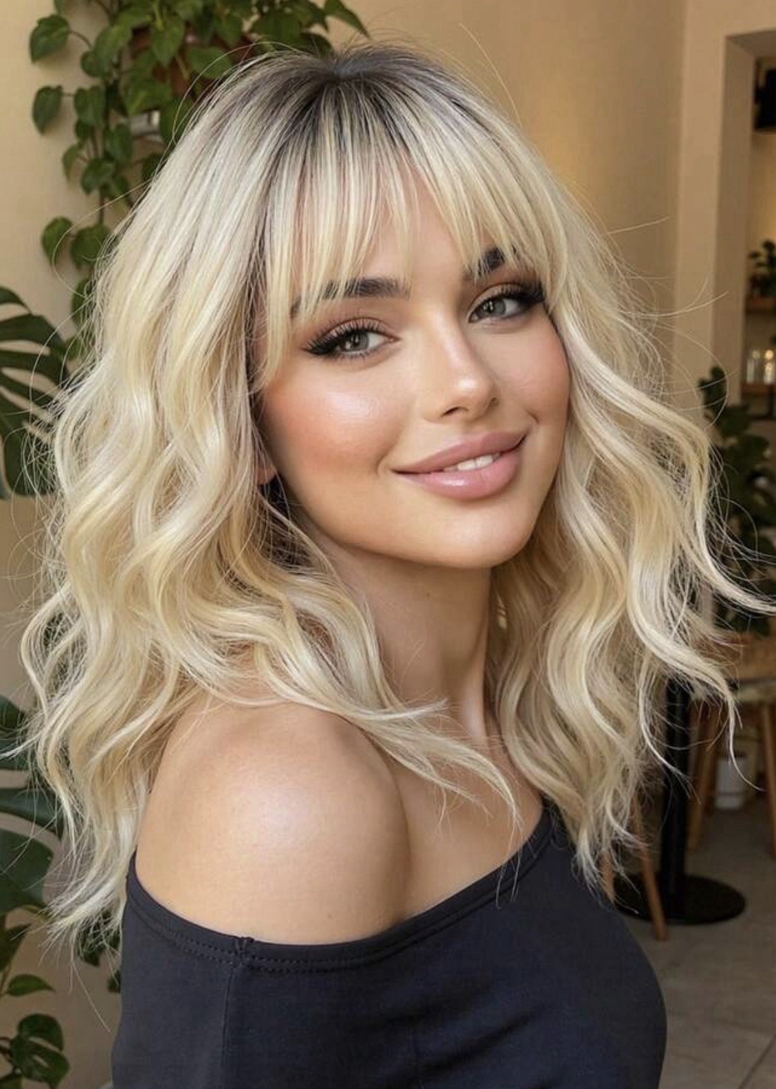 Perruque blonde racines brunes bouclée 35cm : masquez la perte de volume