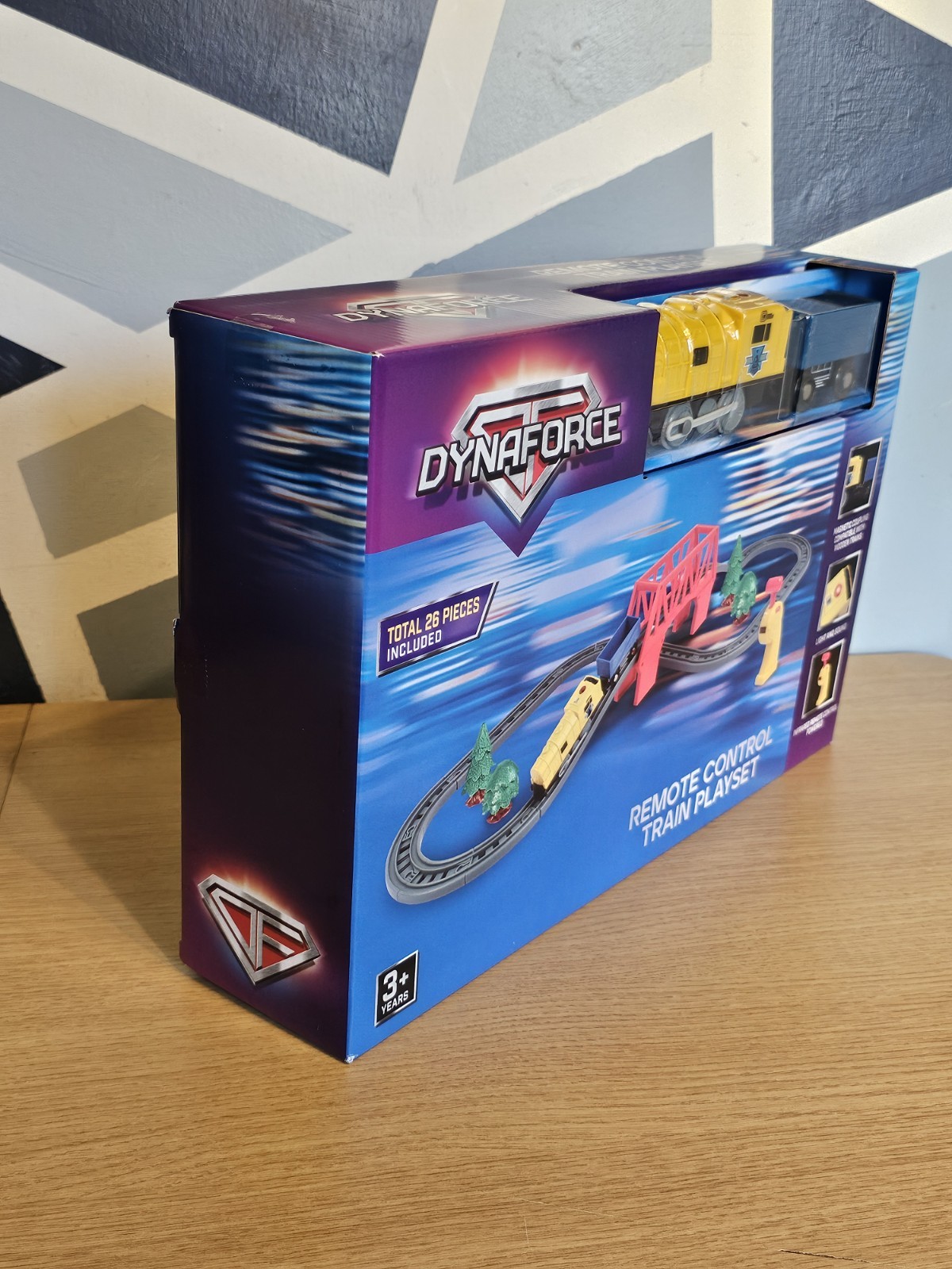BNWT. Dynaforce Light & Sound Remote Control Train Set. image 8