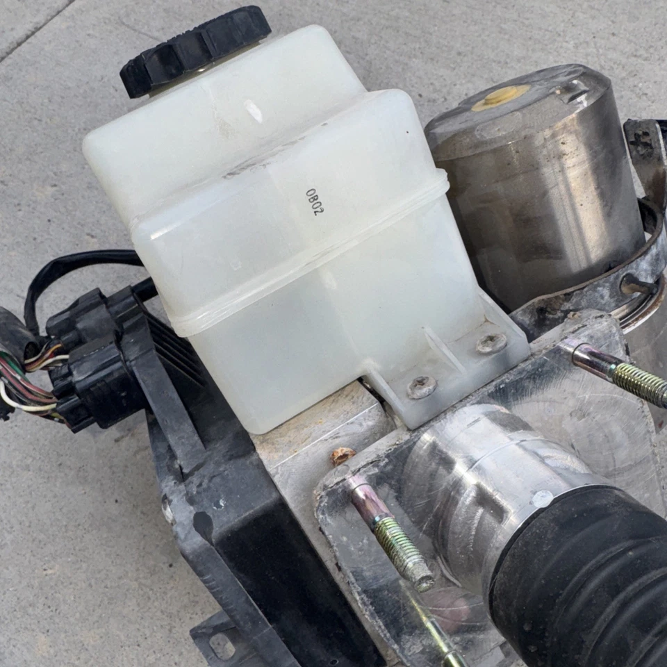 ✅1998 - 2002 TOYOTA LAND CRUISER & LEXUS LX470 ABS BRAKE BOOSTER PUMP ANTI LOCK - Image 3 of 4