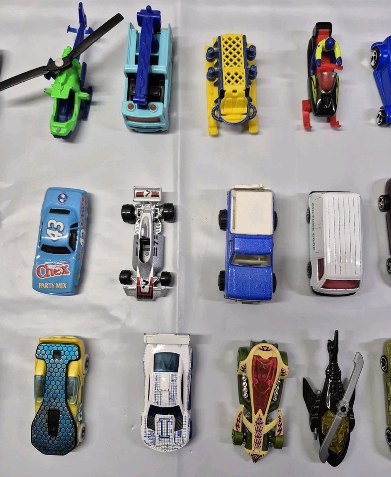 Vintage Hot Wheels Matchbox Cars And Misc Lot Of 26 Toy Cars Collectables - Image 3 of 4