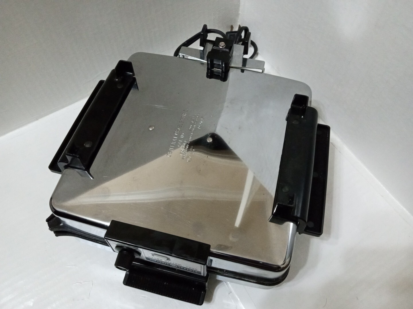 Vintage GE General Electric Griddle Iron Waffle Maker Baker Model