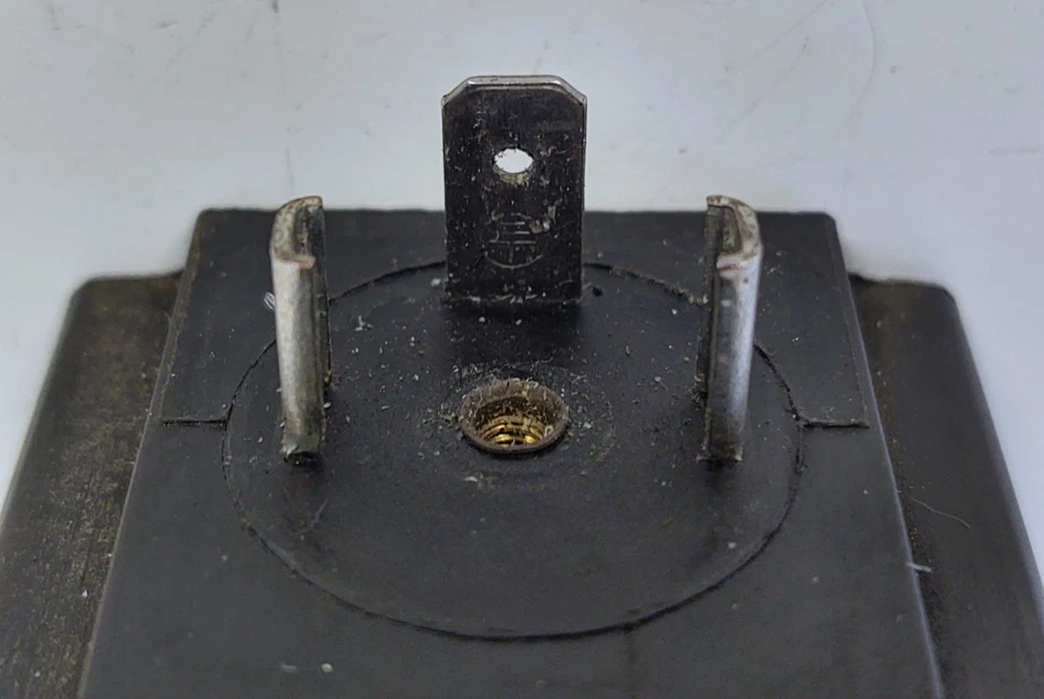 Vickers 02-123993 120V 1.6A 7.32Ω Coil - Image 3 of 4