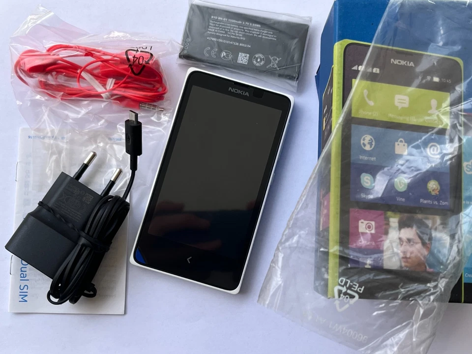 Genuine Nokia X DS White Factory Unlocked Unused - inflated Battery - Image 2 of 4