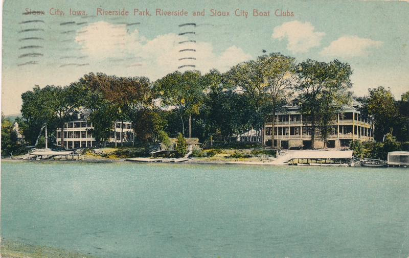 SIOUX CITY, IOWA, RIVERSIDE PARK, RIVERSIDE AND SIOUX CITY BOAT CLUBS.  DOCKS.