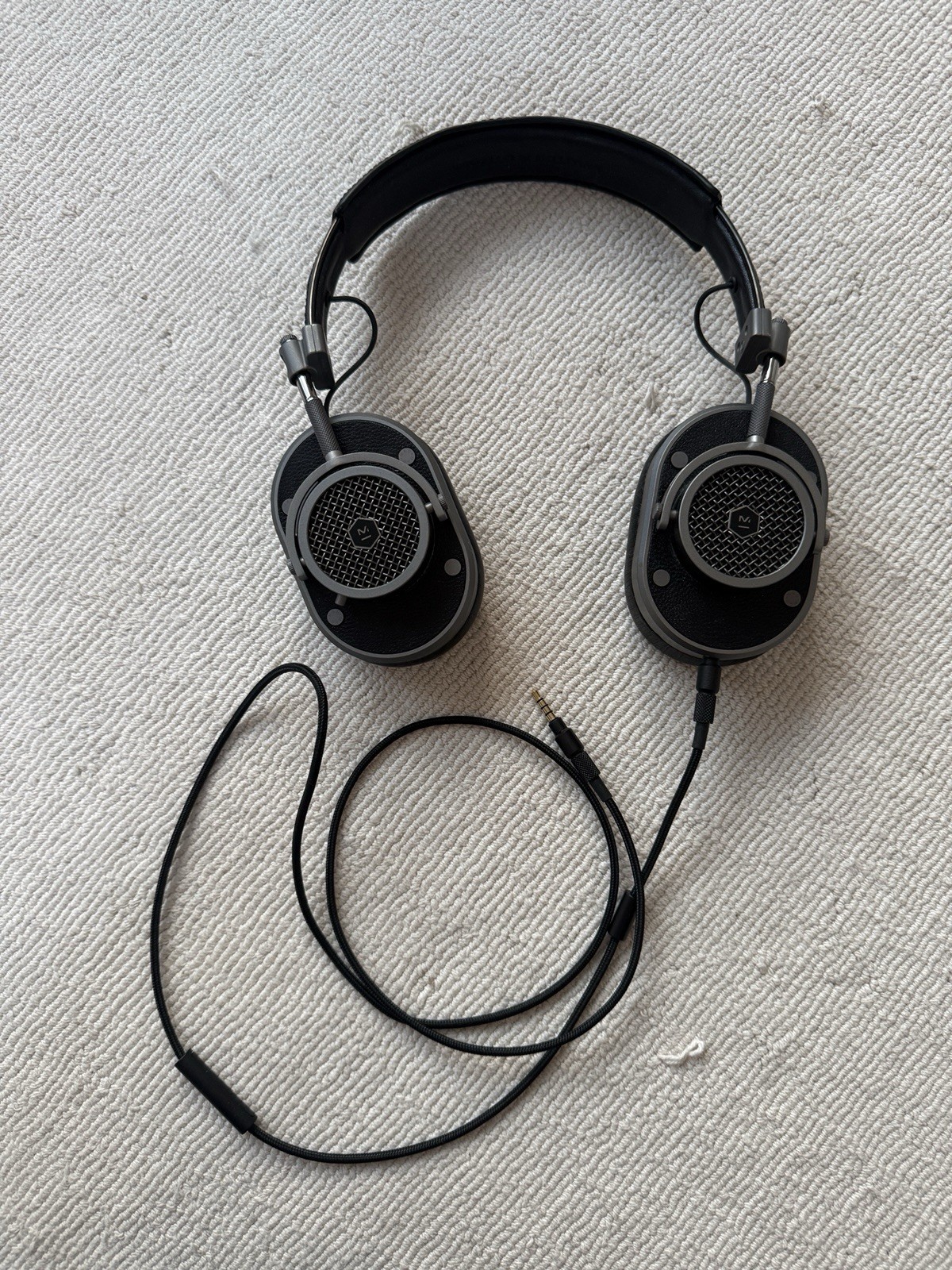 Master & Dynamic MH40 Wired OverEar Headphones Audiophile Headset Working