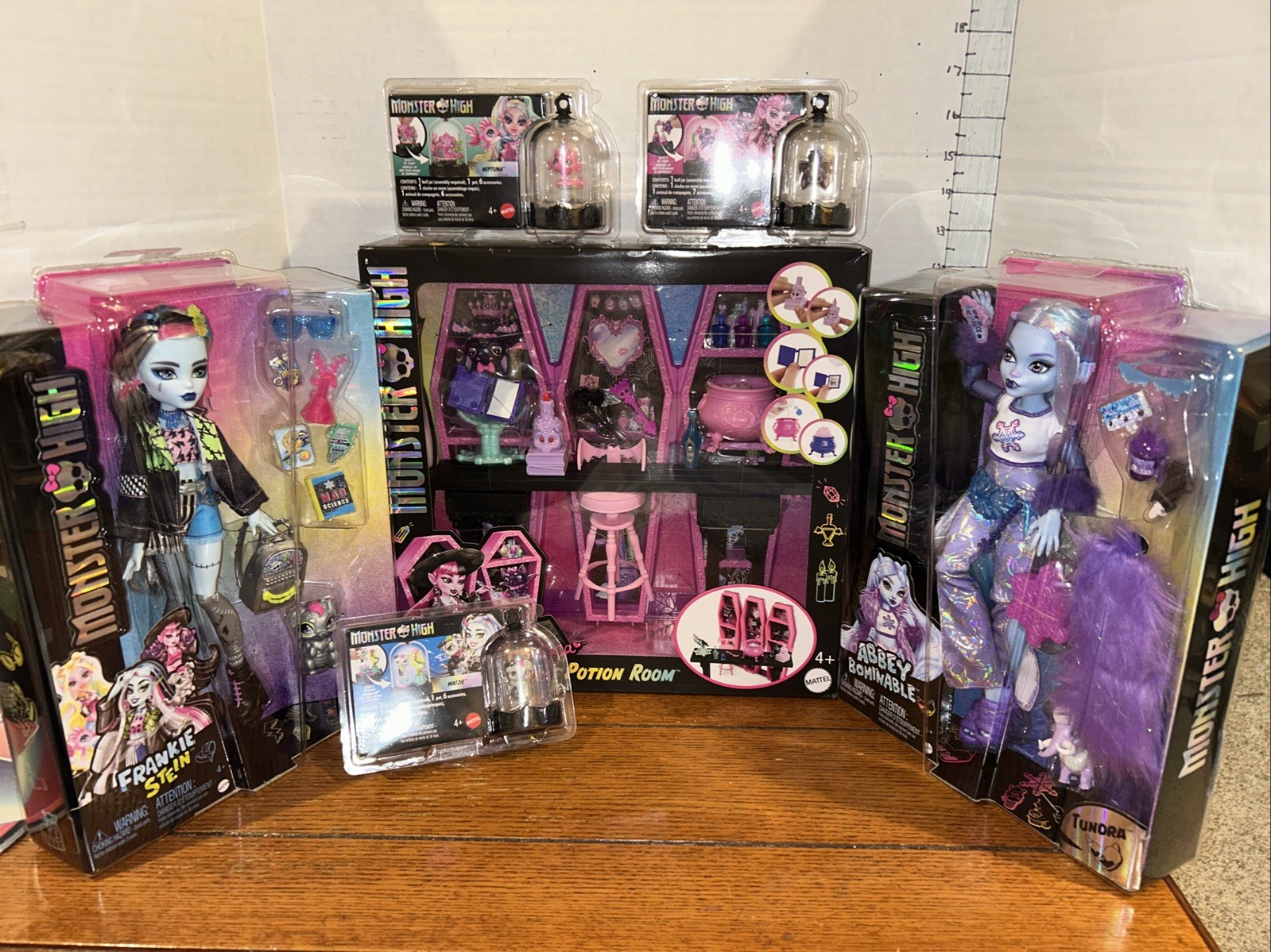 Lot of 6 Monster High items = 2  Dolls, 3 bell jars & Play s