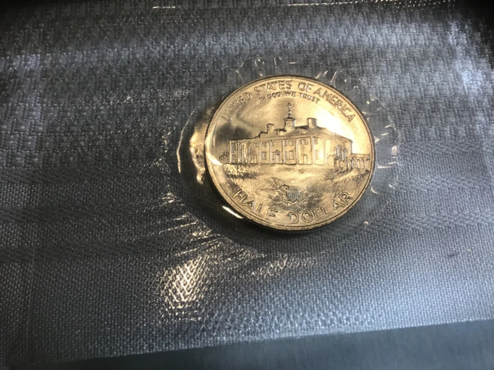 1982 Washington 90% silver Uncirculated Half Dollar Coin - Image 4 of 4