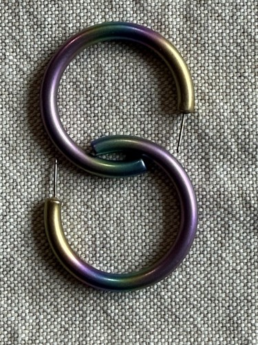 Beautiful Vtg Artisan Blue Purple Niobium Hoop Pierce earrings