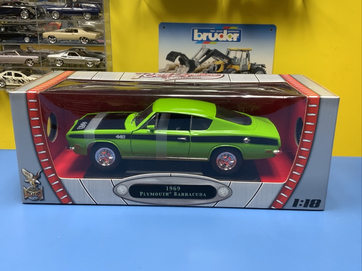 1969 Plymouth Barracuda 1/18シルバー　稀少品 Highway 61: 1969 Plymouth Barracuda 383 (Silver) 1/18 Scale