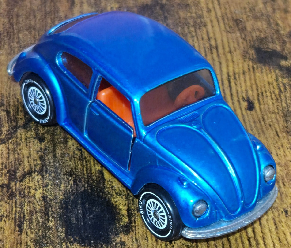 Voiture Jouet SIKU 1561 - Coccinelle VW ADAC, Métal/plastique, 7.8x2.9x2.8 Cm, Pneus Caoutchouc, Lampe Toit