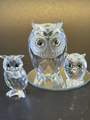 swarovski set of 3 owls,boxes and certif, display mirror.Frosted and clear ,mint