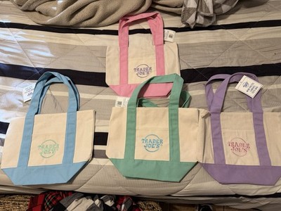 Trader Joe's Canvas Foldable Tote Bags Set of 4 Multicolor All-Over Pattern