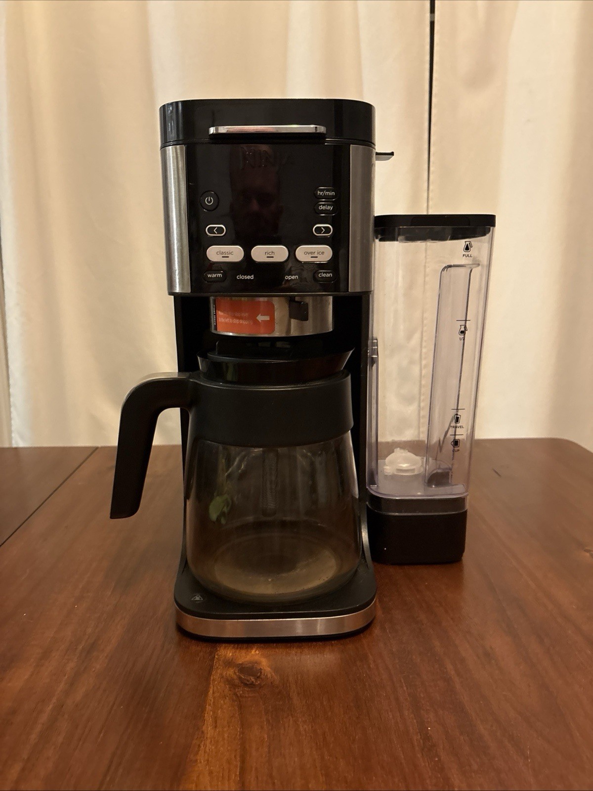Brew Hot & Iced Coffee Machine. Yf