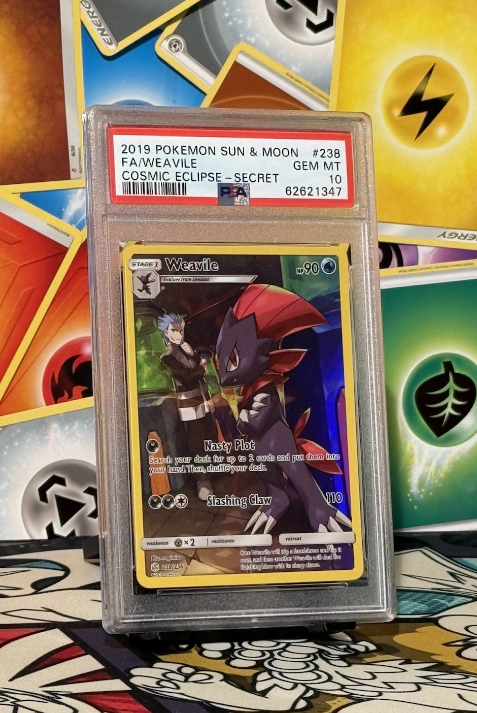 Pokémon SM Cosmic Eclipse Weavile 238/236 Secret Rare Holo PSA 10
