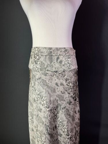 Falda recta con estampado de piel de serpiente de reptil talla 6 Free People cremallera lateral - Imagen 4 de 10