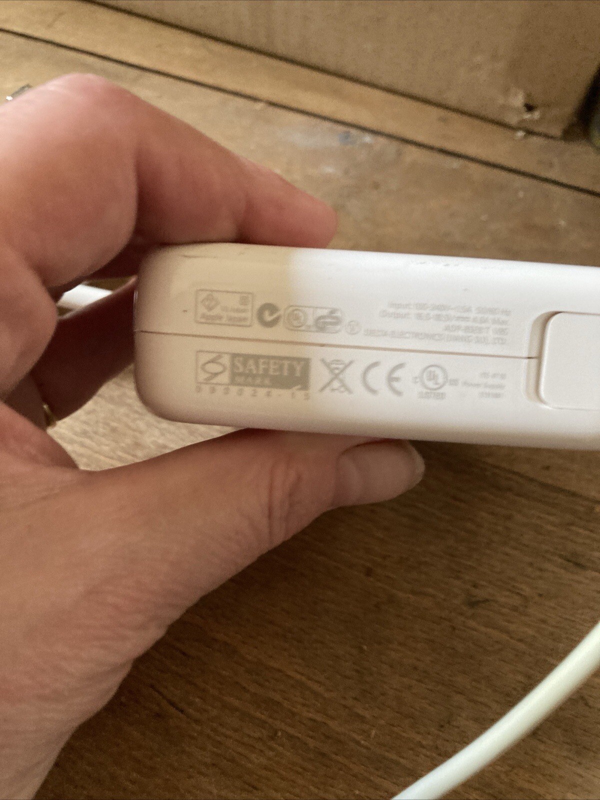 Genuine Apple 60W Magsafe 2 Power Adapter charger Macbook Pro 13in