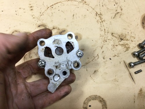 1978 78 HONDA CB 400T 400 Engine Oil Pump - Picture 4 of 7