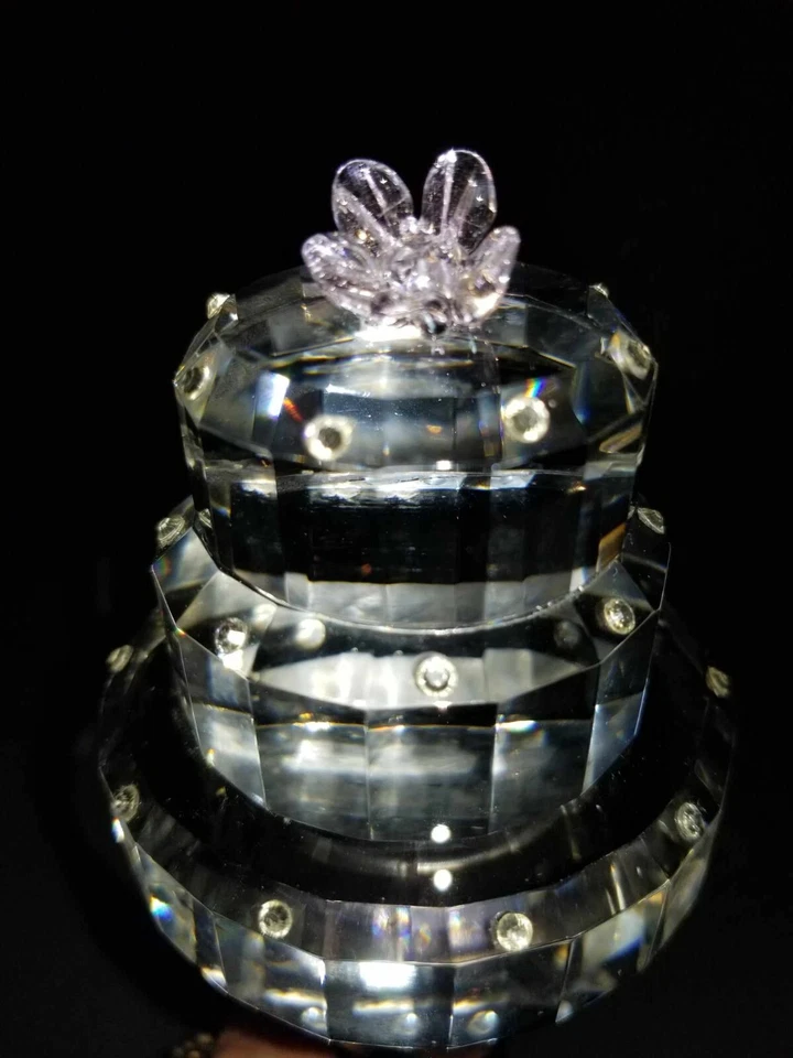 Pastel de boda de cristal con pedrería rosa flor 3 niveles Oleg Cassini exhibición Foto 2 de 4