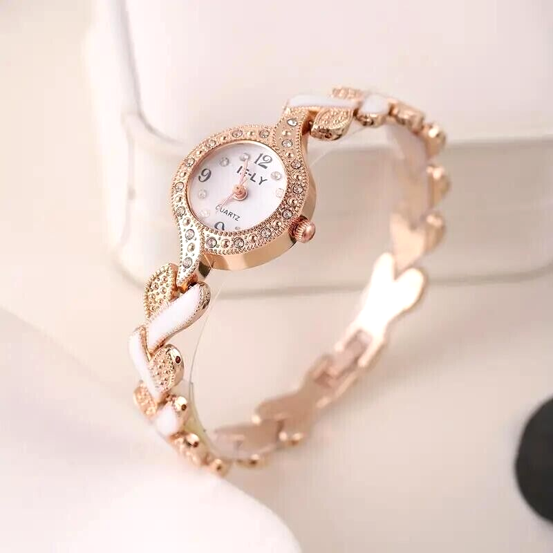 Women Watch Luxury Rhinestone Quartz Bracelet Watch Retro  display picture 3